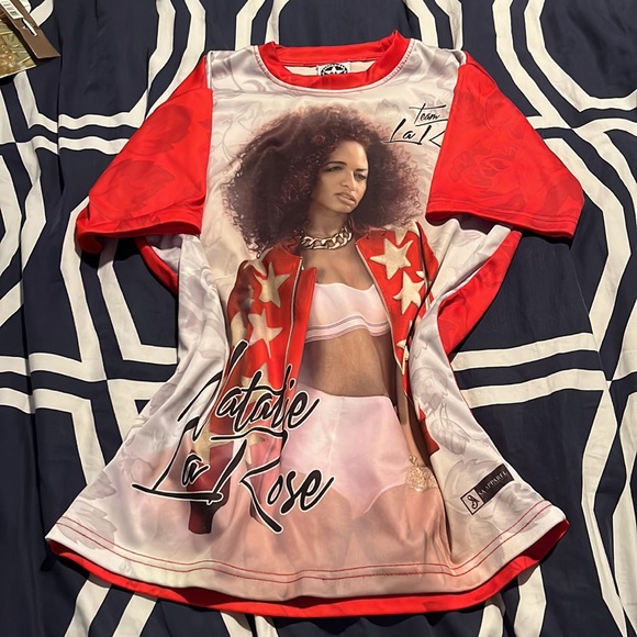 La Rose Jersey-style concert t-shirt 2010s tumblr era!! - Picture 2 of 4